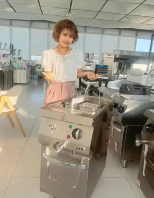 ลูกค้าร้านอาหาร จ.เชียงใหม่ ส่งมอบเครื่องลวกเส้นพาสต้า รุ่น OME4070