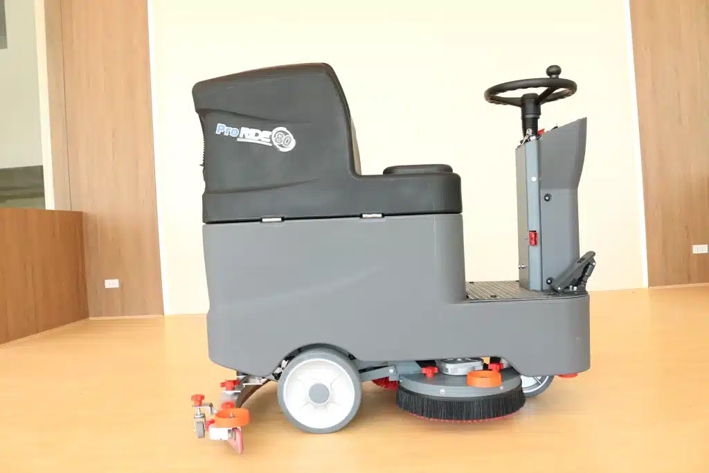 PRO RIDE 80 – เครื่องขัดพื้นแบบนั่งขับขนาดใหญ่พิเศษ